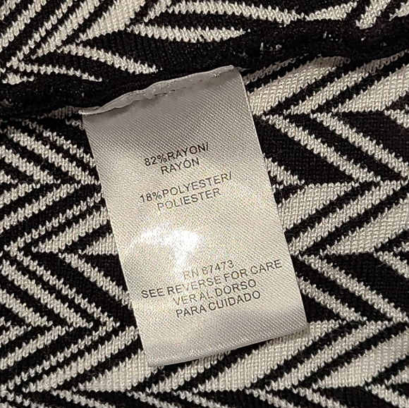 Gabby Skye art deco pattern sweater dress - Picture 5 of 10